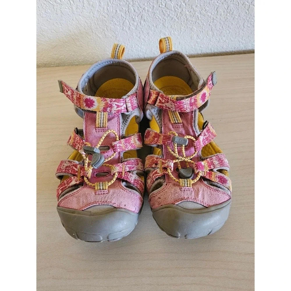 Keen Sandals Seacamp II CNX Hiking Water Shoes Girls Size 4 Very Berry Pink